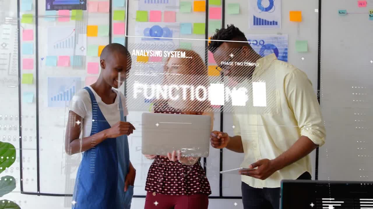 animación del procesamiento de datos sobre diversas personas de negocios en la oficina