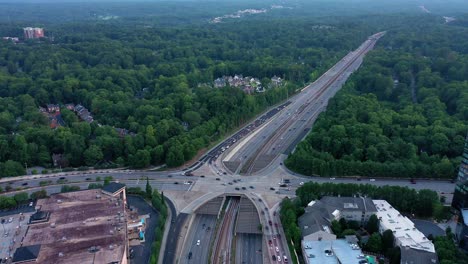 Dröhnen-Eines-Morgens,-Als-Der-Verkehr-In-Atlanta-Dicht-Wurde