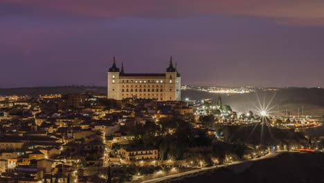 Malerische-Landschaft-Der-Antiken-Stadt-Mit-Palast-Im-Morgennebel