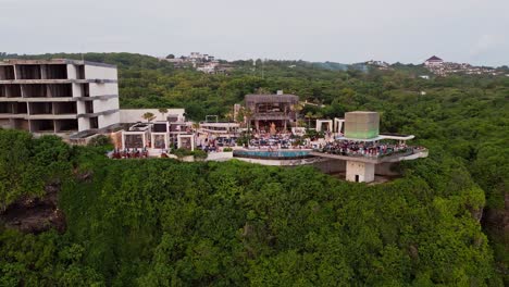 perched high on a limestone cliff, savaya club bali delivers a breathtaking outdoor party atmosphere with drone views of sunsets, infinity pools, and vibrant oceanfront energy.