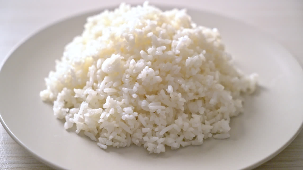 arroz blanco cocido con jazmín tailandés