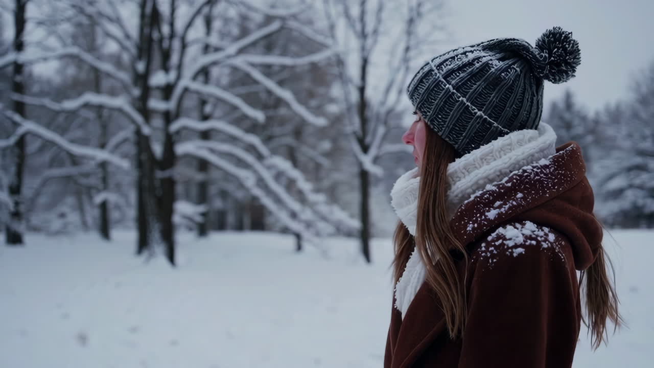 겨울 공원 에 있는 여자