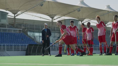 Jugadores-De-Hockey-Preparándose-Antes-De-Un-Partido.