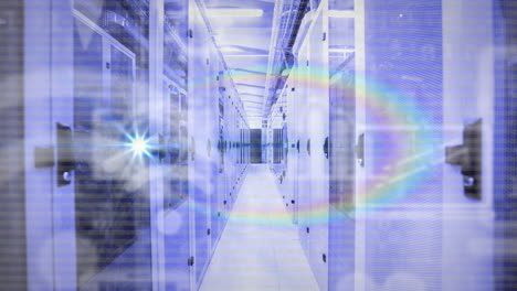 animación de la luz de la lente arco iris y iconos digitales sobre la habitación vacía del servidor de la computadora
