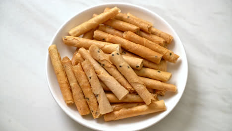 crispy-coconut-roll---a-type-of-rolled-wafer,-a-traditional-dessert-in-Thailand