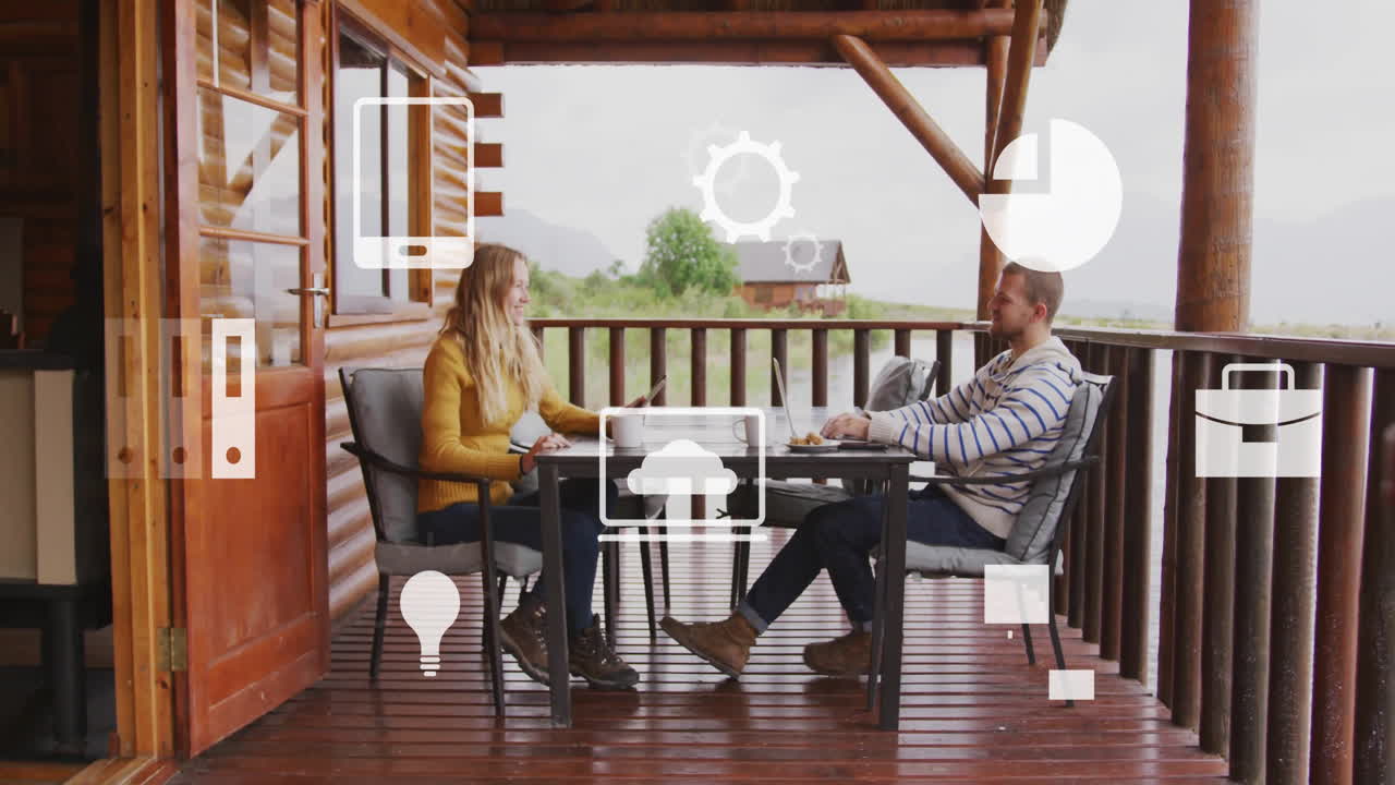 아이콘의 애니메이션과 데이터 처리 테라스의 테이블에 있는 두 인종의 커플