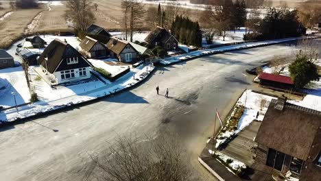 荷蘭overijssel的國家公園"de weerribben"的滑冰