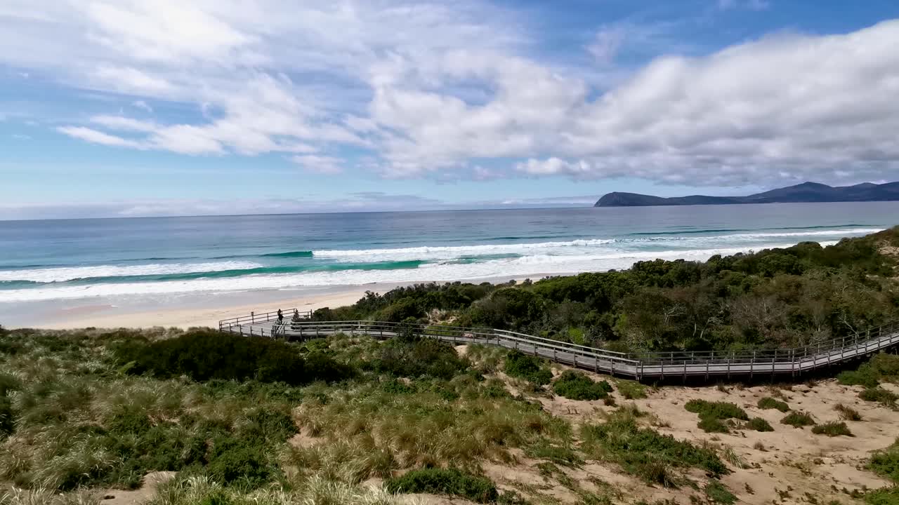 Stunning Coastal Walkway with Ocean View