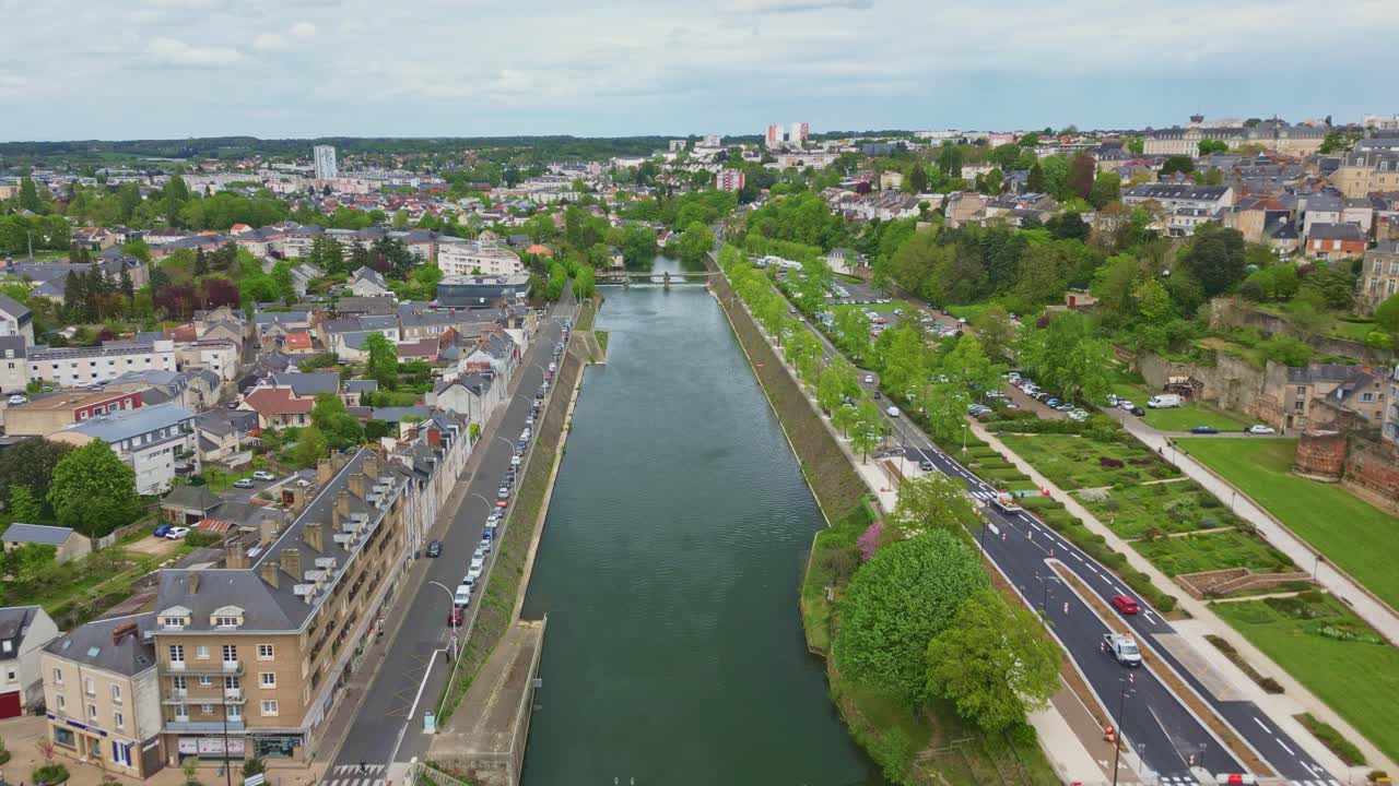 Pont Yssoir bridge on Sarthe River at Le Mans city, France