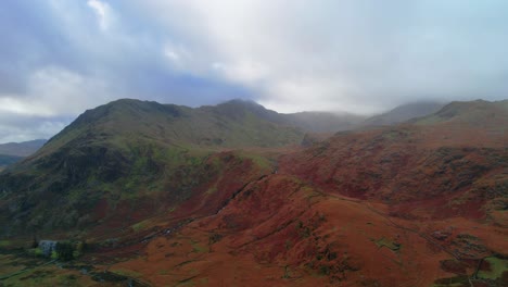 Wunderschöne-Malerische-Berge-Am-Pen-y-pass-Im-Snowdonia-nationalpark,-Wales---Antenne