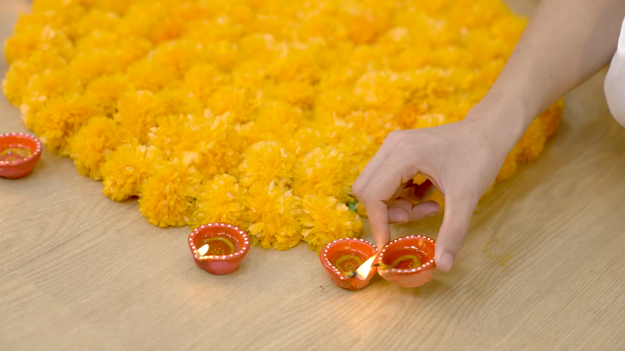 hombre indio quemando diye