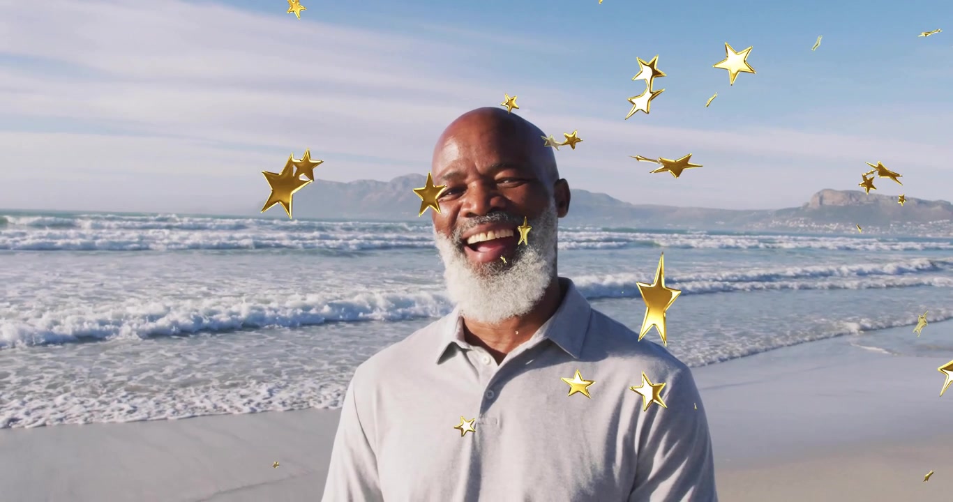 Homme debout sur la plage, remarquant des étoiles dorées flottant autour de lui, provoquant un sourire joyeux dans une démo technologique amusante.