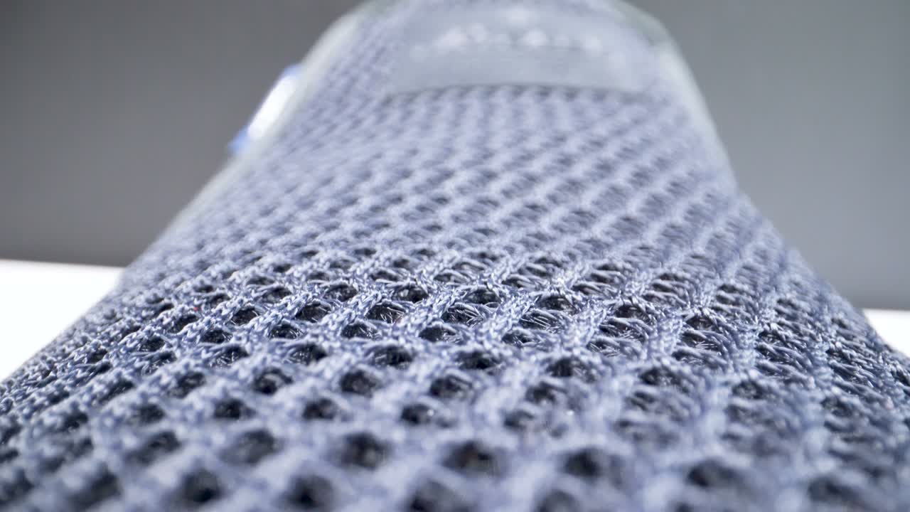 квадратные узоры серой ткани