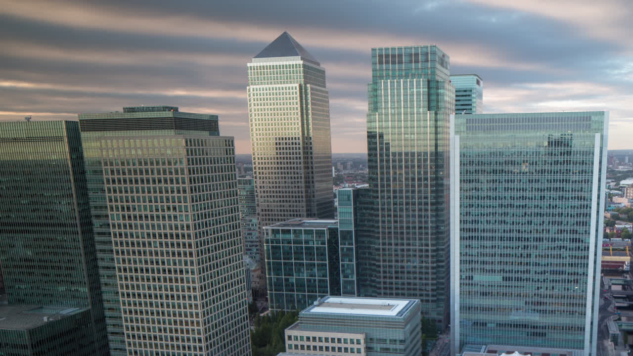 muelles rascacielos puesta de sol 4k 02