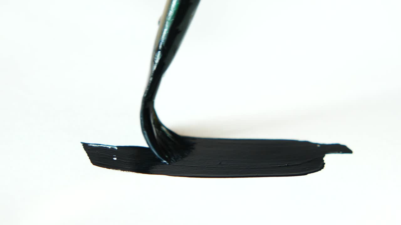 종이 에 검은색 페인트 스트로크