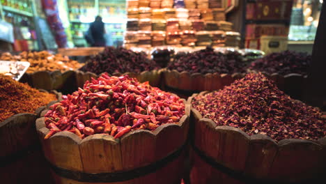 Cerca-De-Especias-En-El-Mercado-Tradicional-Local-En-La-Calle-De-El-Cairo-Egipto