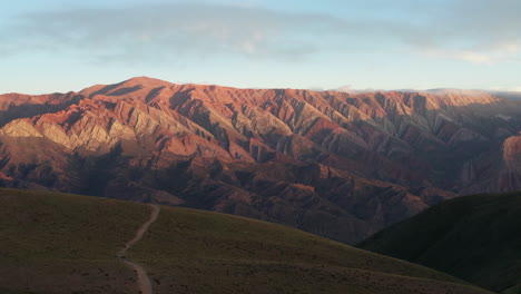 Serranias-el-Hornocal,-Cerro-de-14-Colores,-Argentina,-wide-establishing-shot