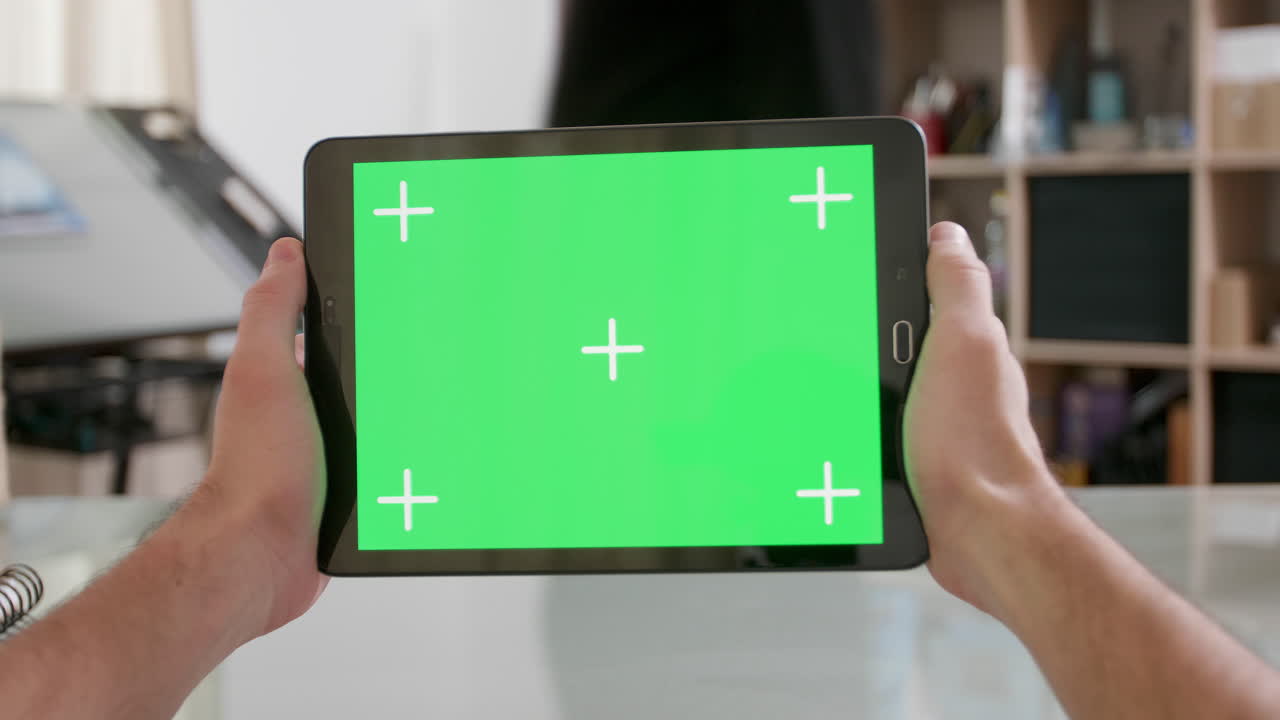 녹색 화면이 있는 태블릿