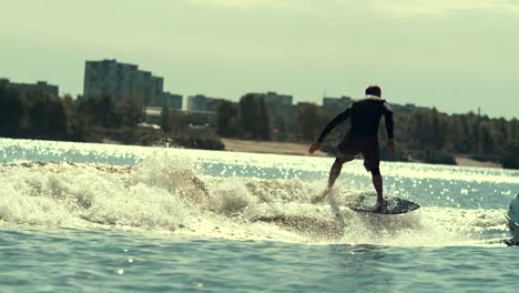 Mann-Reitet-Auf-Wakeboard.-Sport-Scheitert-Auf-Dem-Wasser.-Extremsportarten