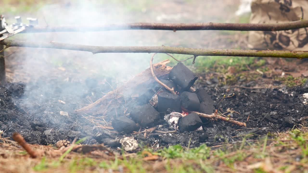 Костер в лесу