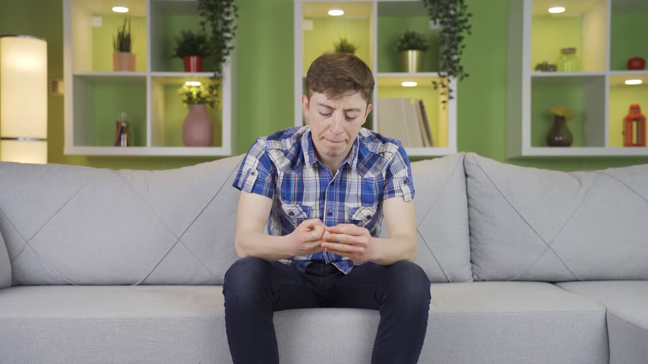 스트레스를 받은 젊은이.