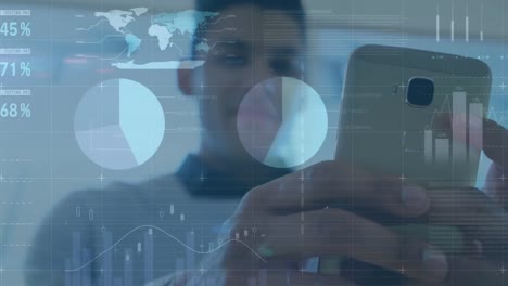 animación del procesamiento de datos sobre un hombre biracial usando un teléfono inteligente