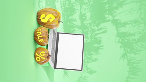 Vertikales-Halloween-Verkaufsbanner,-Laptop-Mit-Weißem-Bildschirm,-Grüner-Hintergrund-Mit-Baumschatten