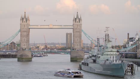 Tower-Bridge-Bei-Sonnenuntergang