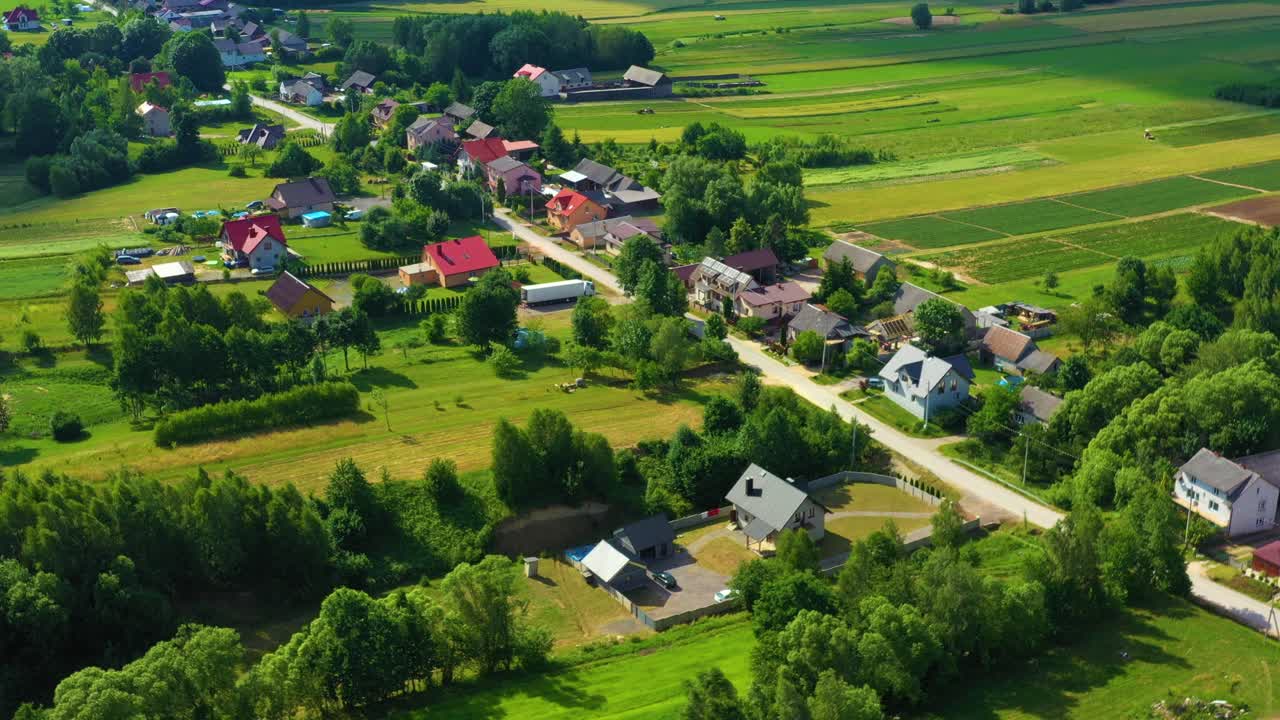 4K luftfoto av jordbruk på rismarker for dyrking.