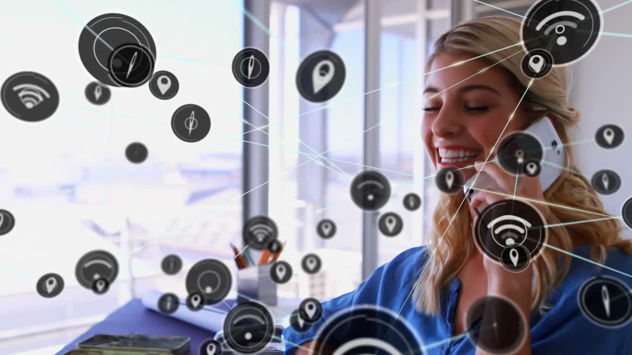 Animation eines Netzwerks von Verbindungen mit Icons über einer kaukasischen Geschäftsfrau, die mit einem Smartphone telefoniert