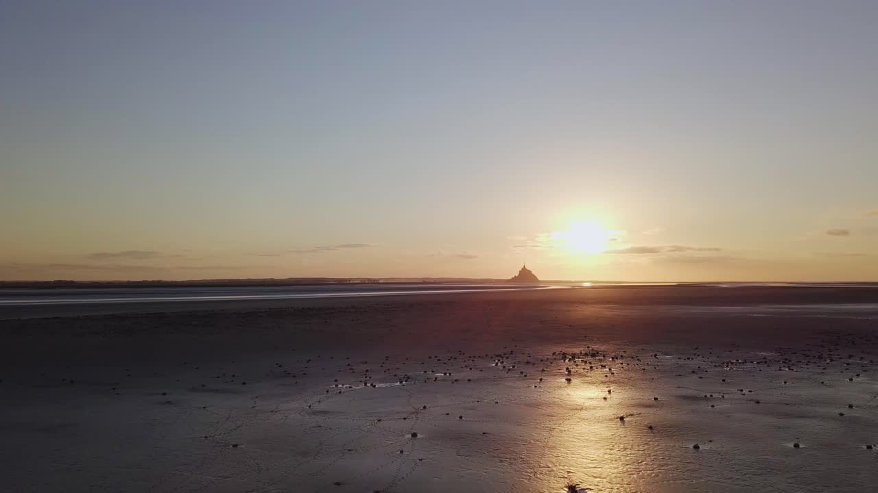 abadía de mont saint michel castillo medieval en normandía bretagne francia