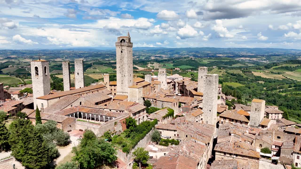 Italy, Tuscany, Val d'Elsa. Aerial view of the medieval village of San Gimignano. DJI_20240625154032a