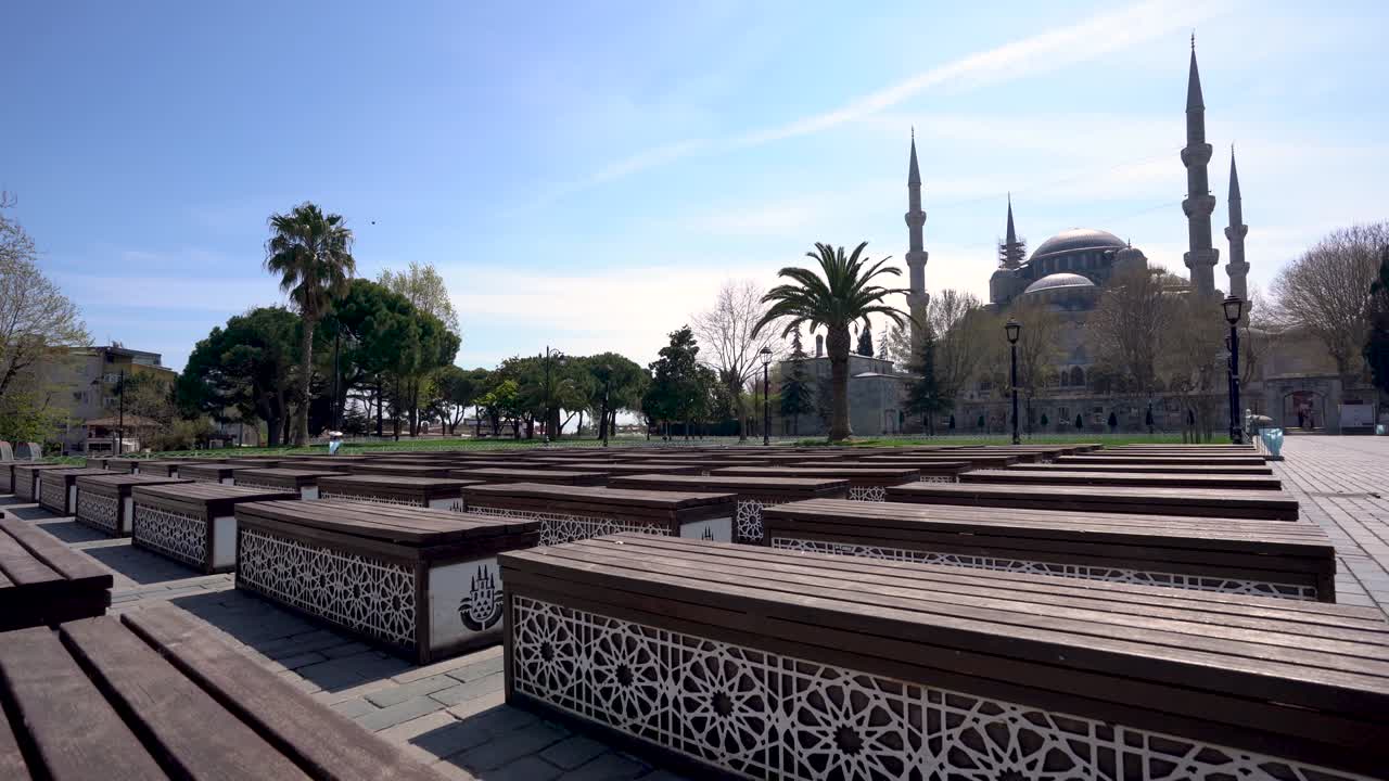 la mezquita azul, la mezquita del sultán ahmed, de estambul en el toque de queda por la pandemia de covid-19.