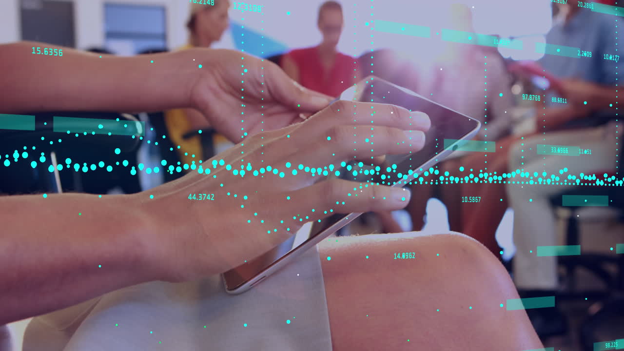 사무실에서 다양한 사업가들에 대한 통계 및 데이터 처리의 활성화