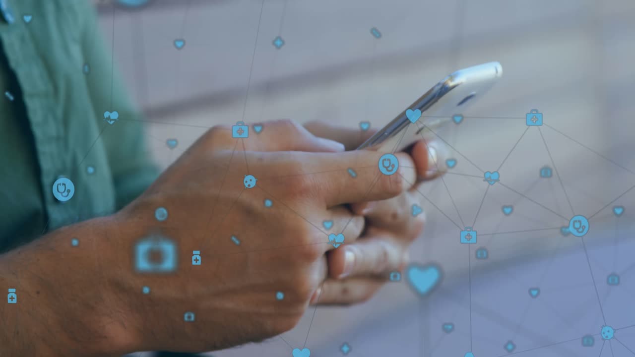 red de iconos digitales flotando contra la sección media de un hombre que usa un teléfono inteligente