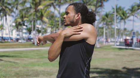 Fit-man-warming-up-arm