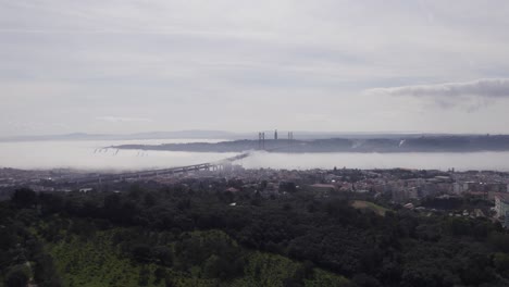 Vista-Aérea-De-Lisboa,-Portugal-Desde-El-Parque-Forestal-Monsanto