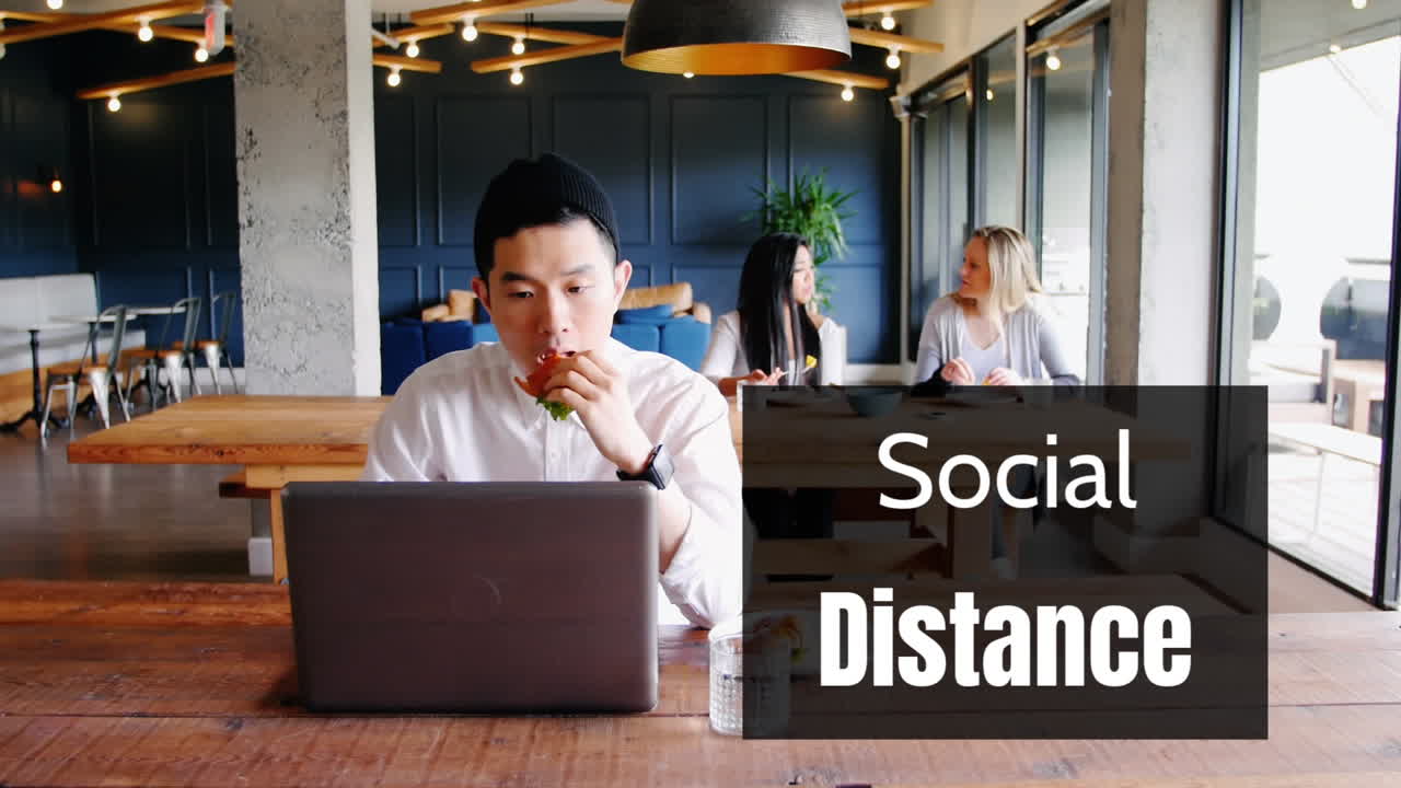 커피 ⁇  에서 일 하는 사람 들 에게 사회적 거리 를 표시 하는 표지판 의 애니메이션