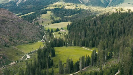 Aerial-shot-of-mountain-landscape-at-autumn-time,-Sexten-Dolomites-in-Italy