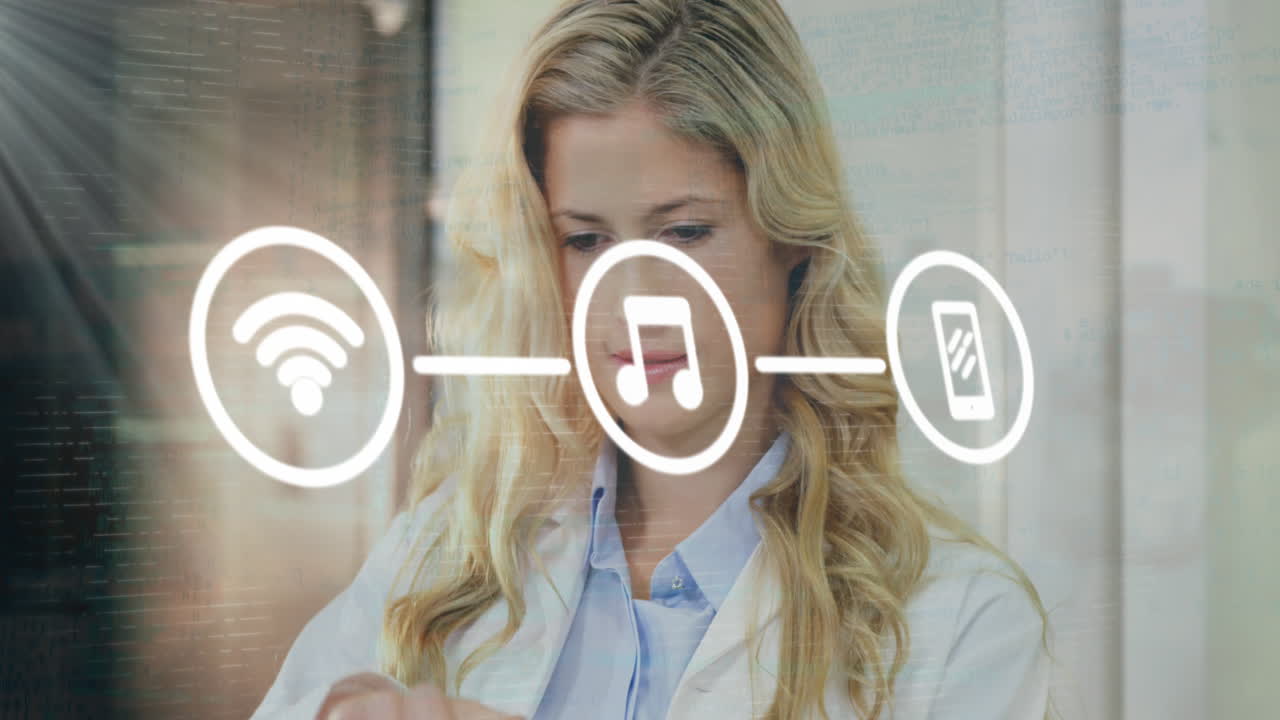 animación de una red de iconos digitales contra una doctora caucásica usando una computadora portátil y sonriendo