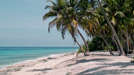 geiymiskih fannu is a secluded, pristine beach located on the lush island of fuvahmulah, part of gnaviyani atoll in the maldives.