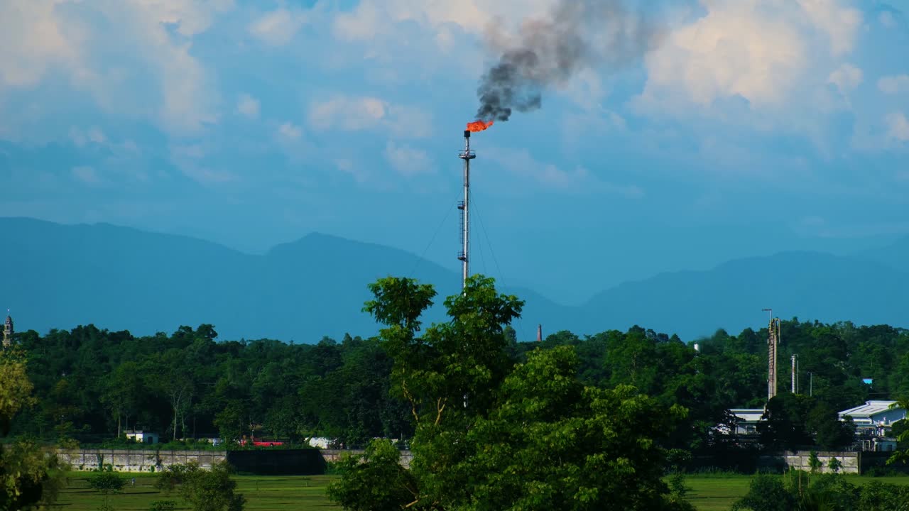메탄 가스 플레어 불꽃 연소 또는 천연 석유 생산 산업, 오염