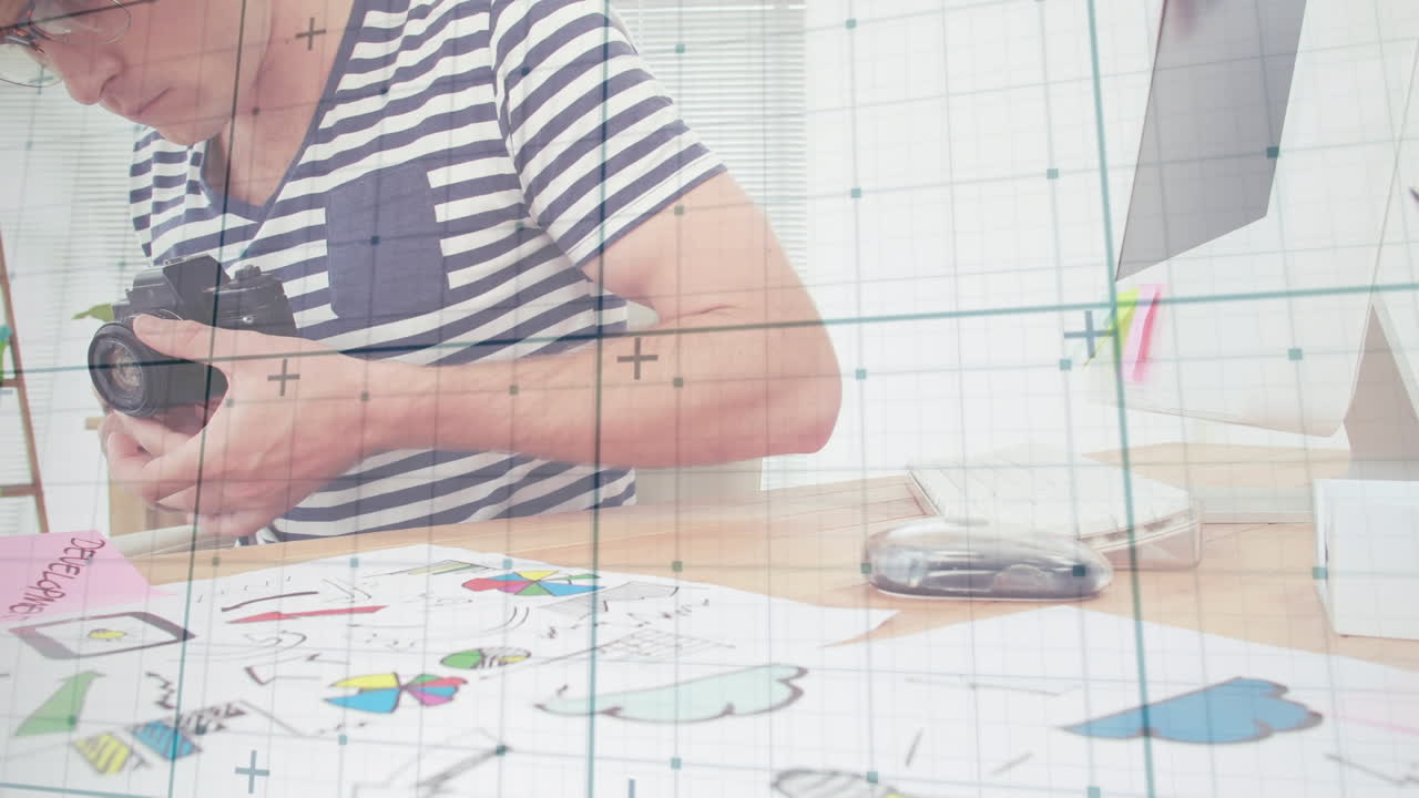 카메라를 사용하는 백인 사업가에 대한 데이터 처리 애니메이션