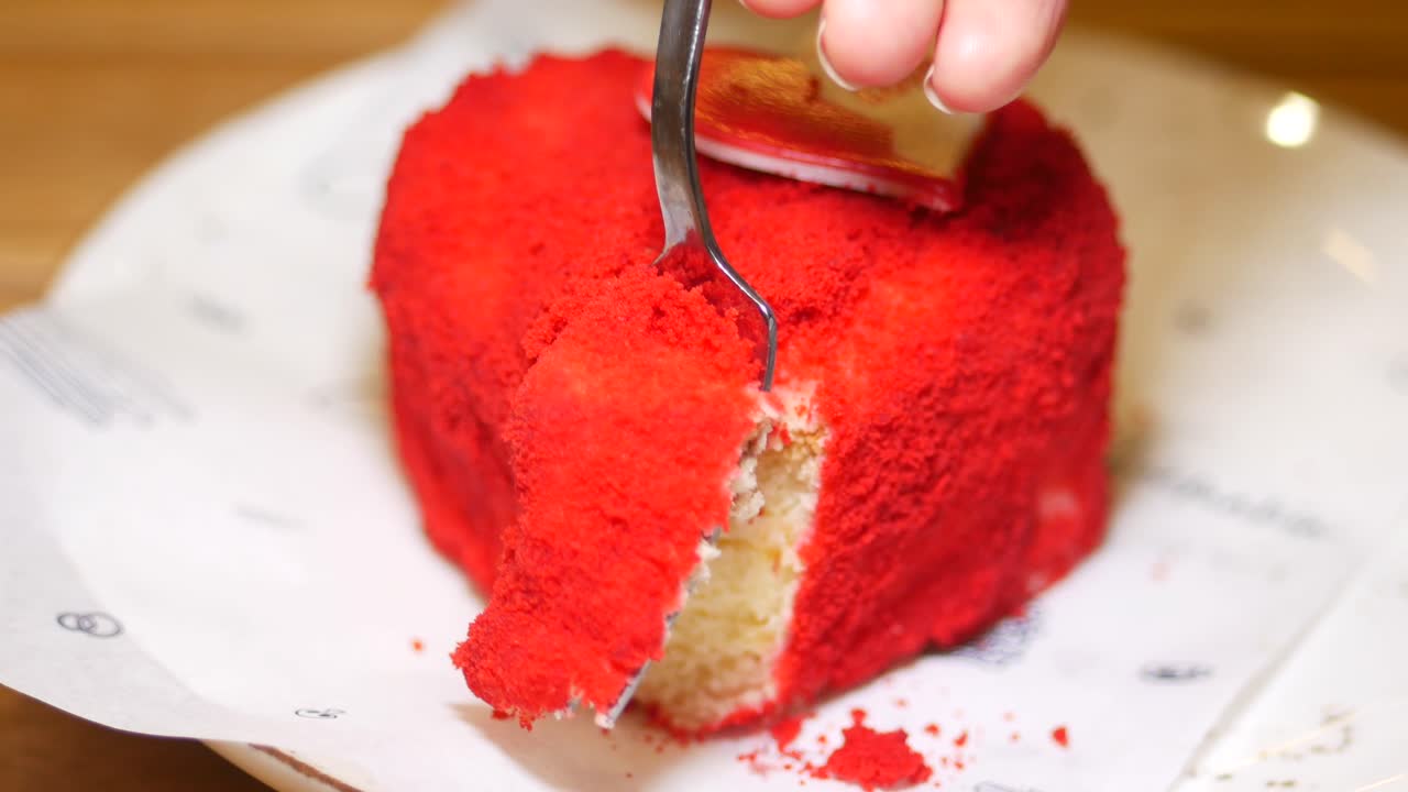 cheesecake a forma di cuore di velluto rosso