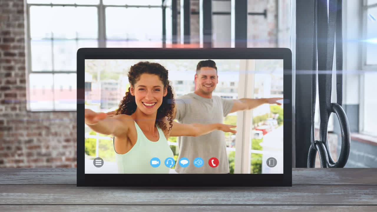 animación de una tablet que muestra a una mujer caucásica haciendo ejercicio. propagación del coronavirus