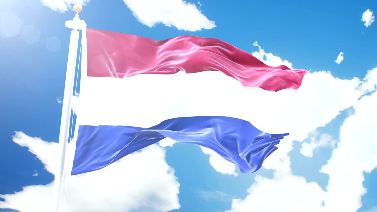 네덜란드의 현실적인 발이 타임 스 구름 배경에 흔들리고, 세부적인 직물 텍스처와 함께 4k 해상도의 완벽한 루프입니다.