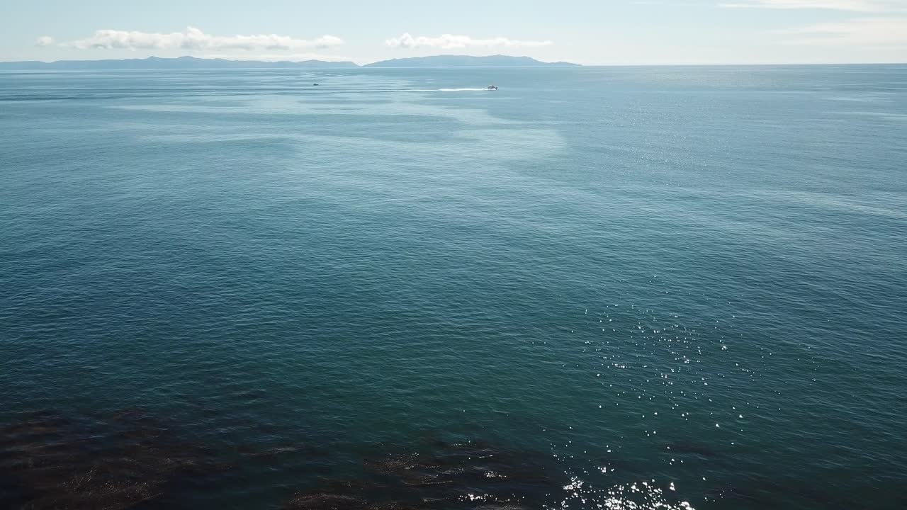 바다 공중 드론 샷에 넣어 보트