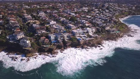 Vivienda-Moderna-Al-Borde-Del-Acantilado-En-Maroubra-Con-Vista-Al-Mar