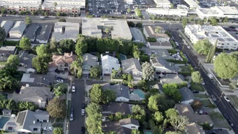 Van-Nuys-community-of-homes,-aerial-residential-in-afternoon-sunshine