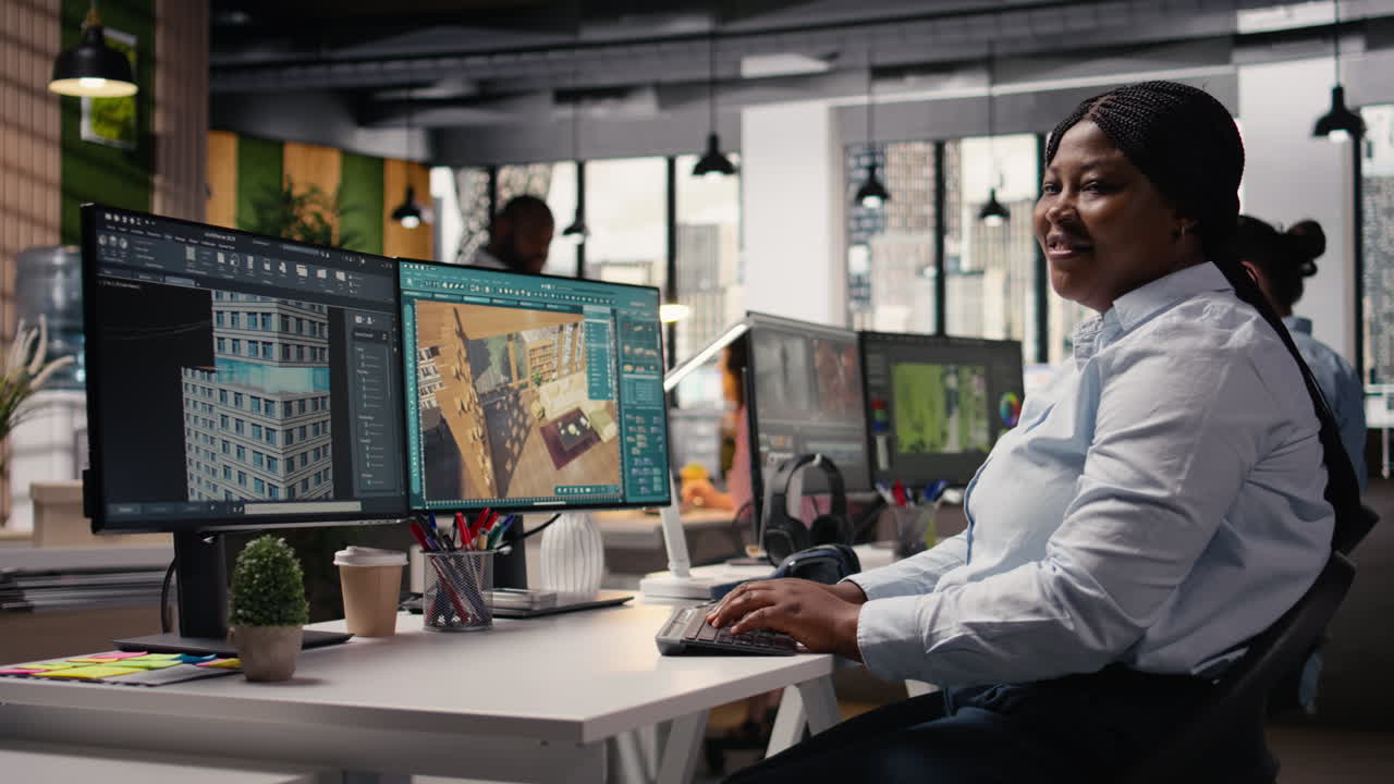 Ritratto di un interior designer di colore che utilizza software ad alta tecnologia per un layout moderno